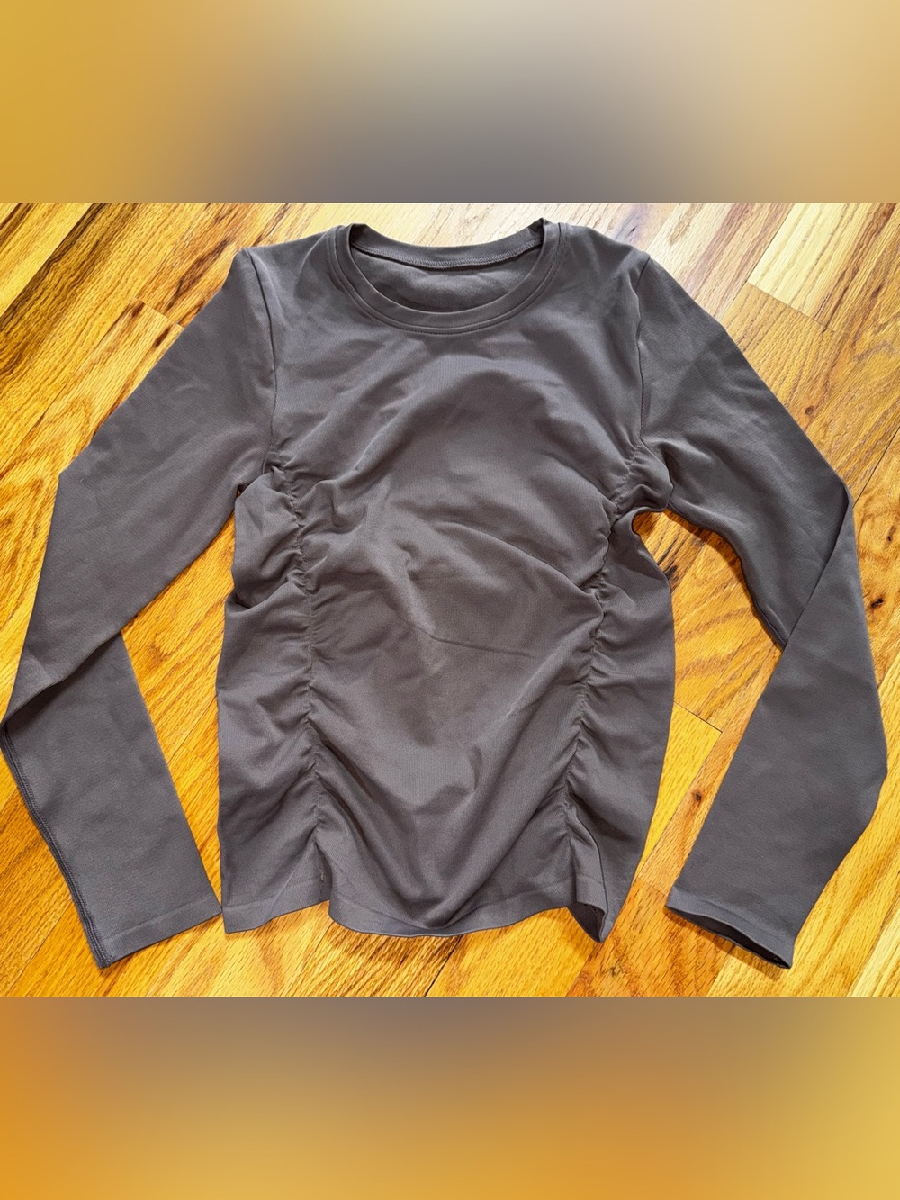 OQQ Women’s Long-Sleeve Ruched Tee - Cocoa color size Medium